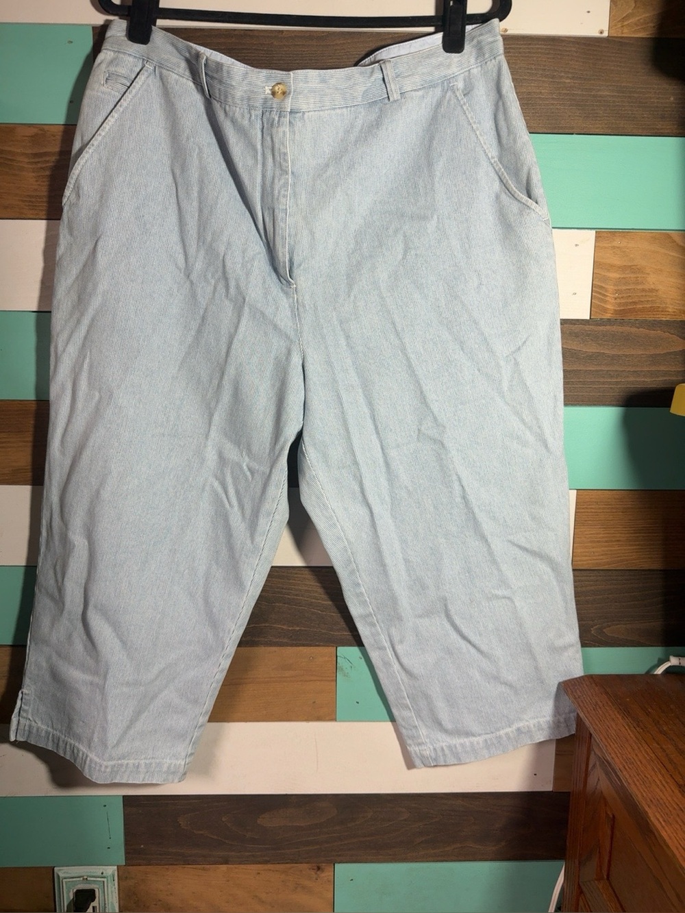 Christopher & Banks Women’s Size 16 Blue White Micro-Stripe Cropped Capri Pants